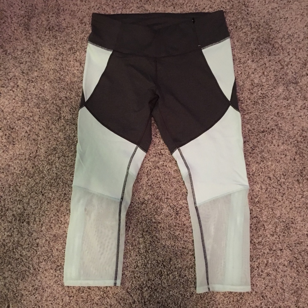 Calia Carrie Underwood capris
